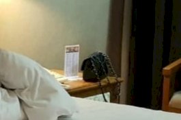 Siapa Pemilik Tas Perempuan di Kamar Hotel Andi Arief?