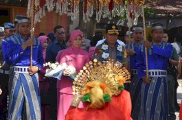 Kunjungan Kerja ke Sidrap, Kapolda Sulsel Disambut Tari Paduppa