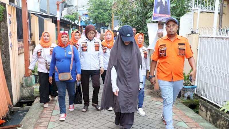 Aura Aulia Imandara Hujan-hujanan Masuk Lorong, Warga: Ini Saya Pilihanku