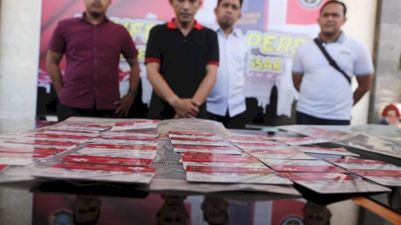 Polrestabes Makassar saat merilis penangkapan pendamping PKH , pada Rabu (6/3/2019).