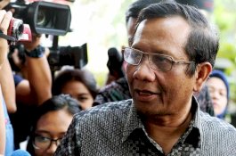 Andi Arief Ancam Tuntut dan Cabut Gelar Profesor, Mahfud MD Bilang Begini