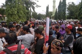 Warga Kale Ko'mara, Takbir di Depan Kantor BPN Takalar