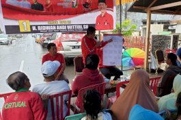 Ibu-ibu Padati Sosialisasi Pemilu Ridwan Andi Wittiri