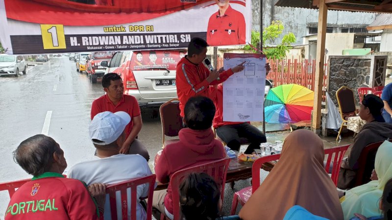 Ibu-ibu Padati Sosialisasi Pemilu Ridwan Andi Wittiri