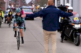 Pembalap Sepeda Putri Dipaksa Berhenti karena Lebih Cepat dari Pembalap Putra