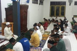 Bupati Lutim Salat Subuh Berjamaah Bersama Warga Lakawali