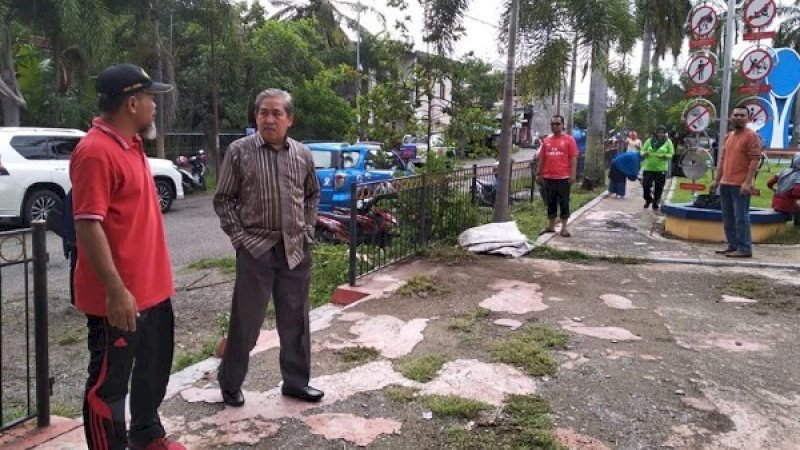 Bupati Sidrap, Dollah Mando, saat meninjau aksi Bersih Serentak di Sidrap, Jumat (8/3/2019).
