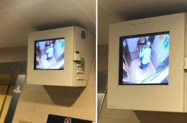 Di CCTV Lift Singapura, Pria Beruban Cumbu Wanita Muda