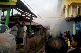 Tinggalkan Masakan ke Kios, Api Hanguskan Satu Rumah
