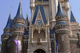 Guru Wanita Dipecat Setelah Mencium Muridnya Selama Kencan