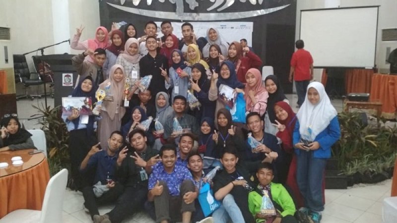 Para peserta Diklat Jurnalistik Abu-abu (DJAa) di Baruga Anging Mamiri, Minggu (10/3/2019).