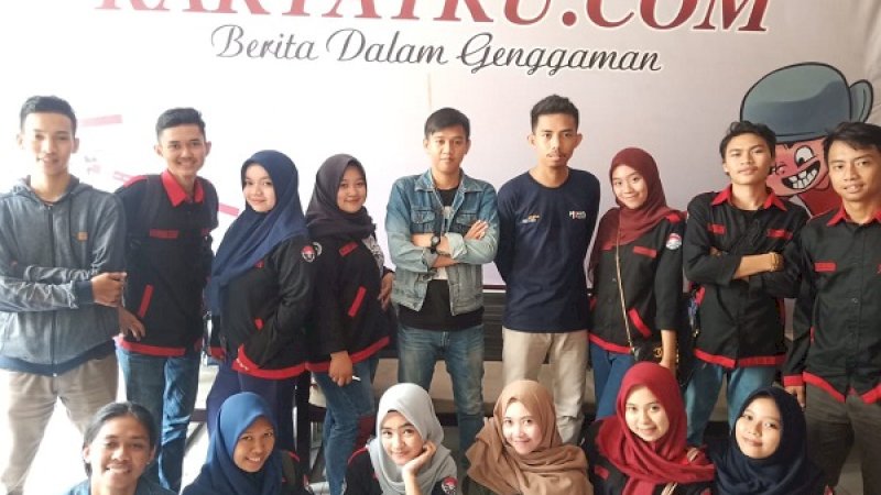 Himaprodi PBSI JBSI FBS Universitas Negeri Makassar berkunjung ke Redaksi Rakyatku.com, Minggu (10/3/2019).