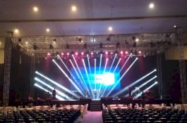 Konser 'Hadapi dengan Senyuman' Ditunda, Begini Ekspresi Para Penonton