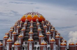 Semoga Masjid 99 Kubah Sudah Bisa Dipakai Salat Idulfitri