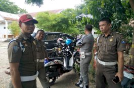 Pasangan dalam Mobil Goyang di Kantor Bupati Ternyata Oknum PNS, Ini Identitasnya
