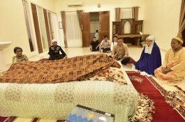 Melayat ke Rumah Mertua Mentan, NA Sampaikan Duka Mendalam