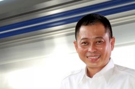 Sedang di Jepang, Pembuluh Darah Mata Kanan Menteri ESDM Pecah 