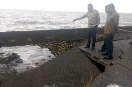 Jalan Ambles, Bupati Barru Minta Dinas PU Segera Lakukan Perbaikan