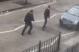 Di Dekat Masjid London Timur, 2 Pria Berpalu Serang Pemuda Asia