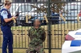 Ditodong Senjata di Kepala, Pria Berbaju Loreng, 