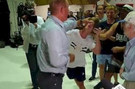 Salahkan Muslim di Tragedi Christchurch, Kepala Senator Australia Dilempari Telur, Ini Videonya