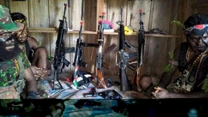 OPM dan senjata rampasan mereka.