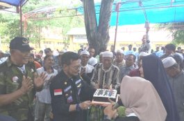 Warga Kepulauan Karanrang Pangkep Beri Kejutan Ultah ke SYL