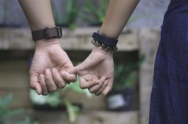 Ini Arti di Balik Sentuhan pada Tubuhmu
