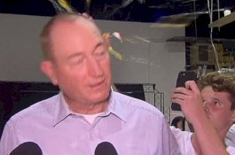 Pujian Banjiri Medsos Remaja yang Pecahkan Telur di Kepala Senator Anning