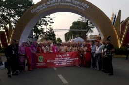 Wakili Indonesia, Tim Kesenian Sidrap Pukau Pengunjung River Festival di Kamboja