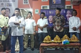 Hujan-hujan, Danny Pomanto Tetap Temui Konstituen Ipho Community