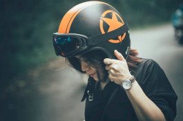 Cara Menghilangkan Bau Tak Sedap Pada Helm