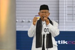 Ma'ruf Amin Pamer 3 Kartu Sakti, Sandiaga Lawan dengan e-KTP