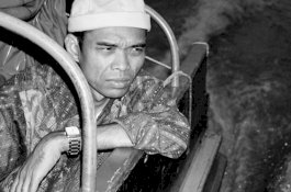 Wafat, Ibunda Ustaz Somad Pernah Mengira Anaknya Pakai Jin