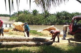 BPBD Pasangkayu Kerjasama PT Mamuang Perbaiki Tanggul Sungai di Pedanda