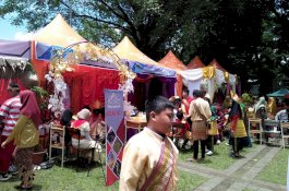 Kenakan Pakaian Tradisional, Siswa-Siswi SMP Athirah 2 Makassar Ikuti Pekan Budaya