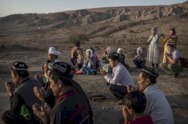 China Akui Tahan 13.000 Muslim yang Dituduh Teroris di Xinjiang