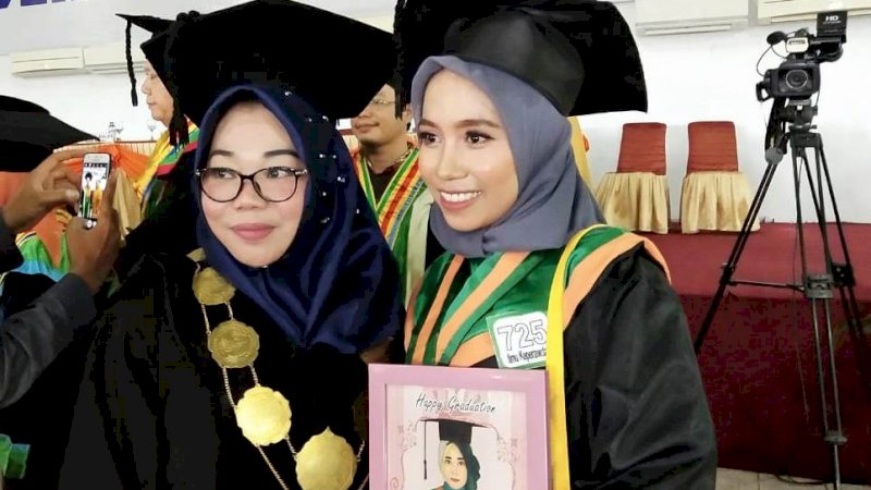 Rektor Universitas Indonesia Timur (UIT) Makassar, Dr Andi Maryam (Kiri)