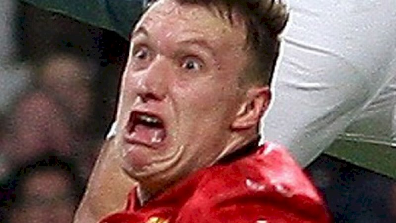 Salah satu ekspresi Phil Jones yang dijadikan meme. (Foto: Irish Mirror)