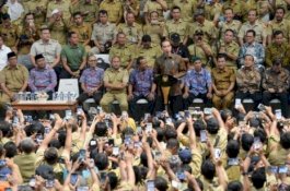 Kubu Prabowo-Sandi Minta Jokowi Tunda Acara Kumpul Bareng Kepala Desa