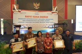 Sukseskan Program KKBPK, Wali Kota Parepare Diganjar Penghargaan