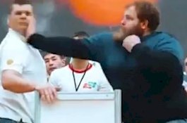 Kejuaraaan Tampar-menampar Ini Hadiahnya Rp6,6 Juta