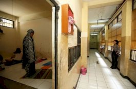 Fakta Aneh Tewasnya Terduga Teroris Perempuan Usai Masuk Toilet, Lambungnya Bocor
