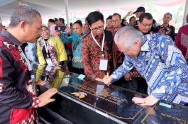 Wabup Bulukumba Dampingi Menteri Perdagangan Teken 251 Prasasti UML