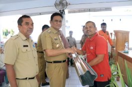 Peduli Korban Puting Beliung, Bupati Serahkan Bantuan