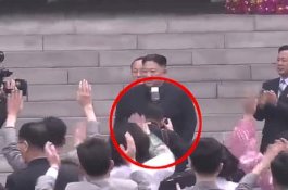 Kim Jong-un Pecat Fotografer Pribadinya karena Halangi Pandangannya