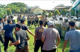 Polres Jeneponto Gelar Simulasi dan Berlangsung Ricuh
