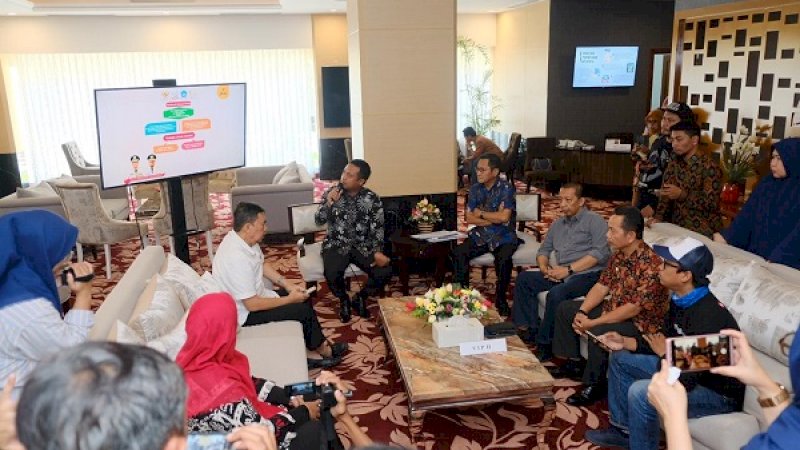 Wakil Gubernur Sulsel, Andi Sudirman Sulaiman, saat pertemuan dengan Konsulat Jenderal (Konjen) Sarawak, Malaysia, Jumat (22/3/2019).