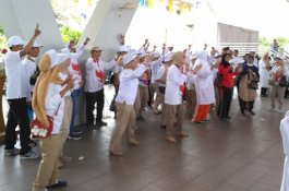 Emak-emak Berbaju Garuda Merah Mulai Berdatangan di Lapangan Karebosi