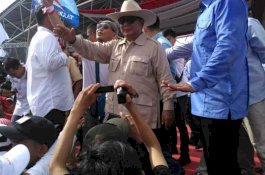 Prabowo Disambut Salawat di Lapangan Karebosi Makassar